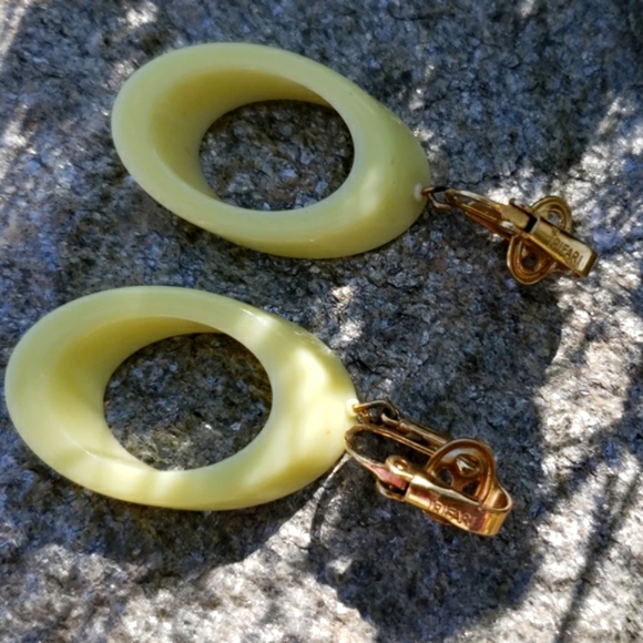 Vintage Trifari MOD Lucite Dangle Disk Earrings - Picture 4 of 6